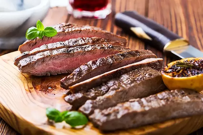 Gegrilltes Steak bei einer kohlenhydratfreien Diät