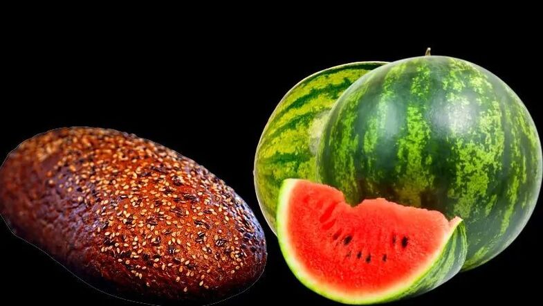 Wassermelone mit Schwarzbrot zum Abnehmen. 